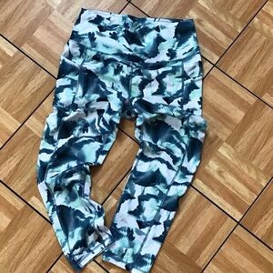 GAIAM Kids Leggings in Blue and White Pattern